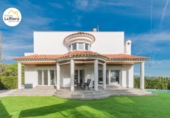 Отдельно стоящий дом с участком на продажу в городе Arenys de Mar Фото