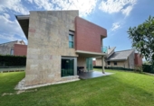 Xalet independent amb terreny en venda a la España, Santa Cruz de Bezana, ref.: TR360177 foto