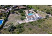 Отдельно стоящий дом с участком на продажу в городе Jávea Фото