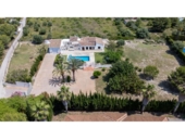 Отдельно стоящий дом с участком на продажу в городе Jávea Фото