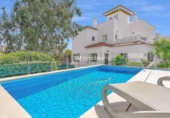 Chalet independiente con terreno en venta en la España, Nerja, ref: TR400343 foto