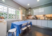 Chalet independiente con terreno en venta en la España, Guecho, ref: TR360643 foto