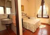 Chalet independiente con terreno en venta en la España, Alcuéscar, ref: TR264266 foto