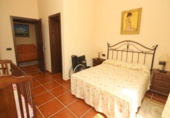 Chalet independiente con terreno en venta en la España, Alcuéscar, ref: TR264266 foto