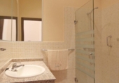 Chalet independiente con terreno en venta en la España, Alcuéscar, ref: TR264266 foto