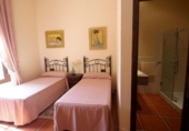 Chalet independiente con terreno en venta en la España, Alcuéscar, ref: TR264266 foto
