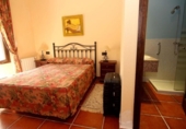 Chalet independiente con terreno en venta en la España, Alcuéscar, ref: TR264266 foto
