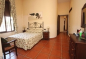 Chalet independiente con terreno en venta en la España, Alcuéscar, ref: TR264266 foto