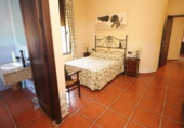 Chalet independiente con terreno en venta en la España, Alcuéscar, ref: TR264266 foto