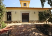 Chalet independiente con terreno en venta en la España, Alcuéscar, ref: TR264266 foto