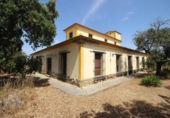 Chalet independiente con terreno en venta en la España, Alcuéscar, ref: TR264266 foto