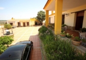 Chalet independiente con terreno en venta en la España, Alcuéscar, ref: TR264266 foto