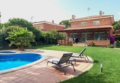 Chalet independiente con terreno en venta en la España, Gavà, ref: TR311551 foto