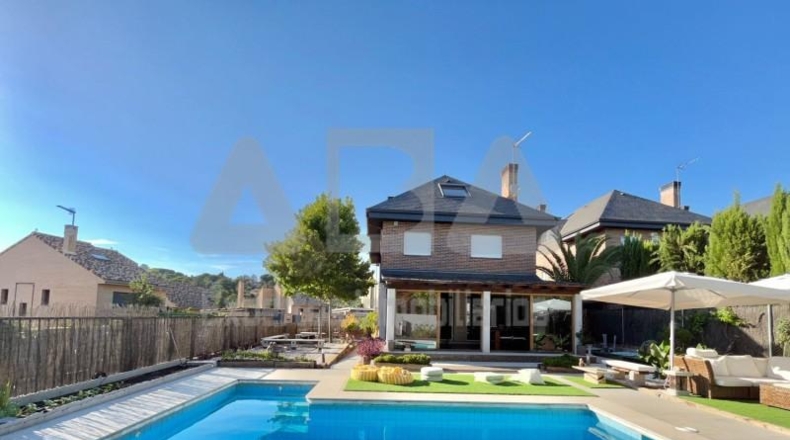 Community of Madrid - Valdemorillo - 1050m2