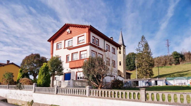 Asturias - Pola de Siero - 1987m2