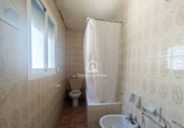 Таунхаус с участком на продажу в городе Хаэн. Фото