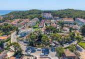 Отдельно стоящий дом с участком на продажу в городе Salou. Фото