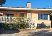 Отдельно стоящий дом с участком на продажу в городе Tortosa. Фото