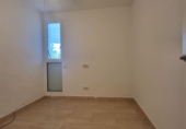 Отдельно стоящий дом с участком на продажу в городе Tortosa. Фото