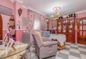 Отдельно стоящий дом с участком на продажу в городе Гранада Фото
