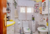 Отдельно стоящий дом с участком на продажу в городе Гранада Фото