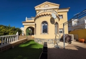 Chalet independiente con terreno en venta en la España, Orihuela, ref: TR373048 foto