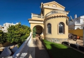 Chalet independiente con terreno en venta en la España, Orihuela, ref: TR373048 foto