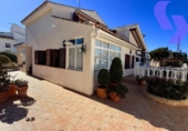 Chalet independiente con terreno en venta en la España, Benidorm, ref: TR400896 foto