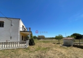 Отдельно стоящий дом с участком на продажу в городе Vinaròs. Фото
