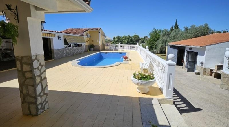 Касерес - Malpartida de Cáceres - 7000m2