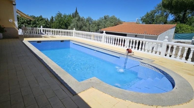 Касерес - Malpartida de Cáceres - 7000m2