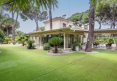 Chalet independiente con terreno en venta en Bollullos de la Mitación ref: TR406226 foto