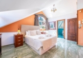 Chalet independiente con terreno en alquiler en la España, Arroyo de la Miel-Benalmádena Costa, ref: TR401070 foto