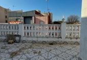 Дом с участком на продажу в городе Бадахос Фото