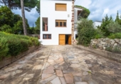 Chalet independiente con terreno en venta en la España, Sant Cebrià de Vallalta, ref: TR412177 foto