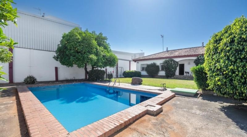 Seville - Dos Hermanas - 1150m2