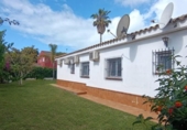 Отдельно стоящий дом с участком на продажу в городе Chiclana de la Frontera Фото