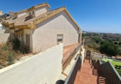 Дом с участком на продажу в городе Benalmádena Фото