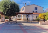 Chalet independiente con terreno en venta en L'Alfàs del Pi ref: TR364806 foto