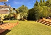 Chalet independiente con terreno en venta en Málaga ref: TR91884 foto