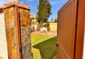 Chalet independiente con terreno en venta en Málaga ref: TR91884 foto