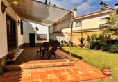 Chalet independiente con terreno en venta en Málaga ref: TR91884 foto