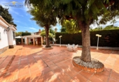 Chalet independiente con terreno en venta en Málaga ref: TR91884 foto