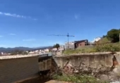 Отдельно стоящий дом с участком на продажу в городе Vélez-Málaga. Фото
