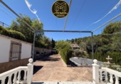Chalet independiente con terreno en venta en La Guardia de Jaén ref: TR411714 foto