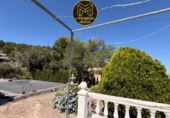 Chalet independiente con terreno en venta en La Guardia de Jaén ref: TR411714 foto