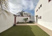 Chalet independiente con terreno en alquiler en la España, Dos Hermanas, ref: TR412451 foto