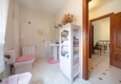 Chalet independiente con terreno en venta en la España, Padul, ref: TR412391 foto