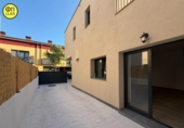 Дом с участком на продажу в городе Santa Eulàlia de Ronçana Фото