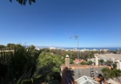 Отдельно стоящий дом с участком на продажу в городе Torremolinos Фото